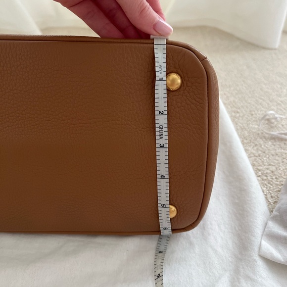 Prada Vitello Daino tote bag in camel - great pre-owned condition - Picture 14 of 16